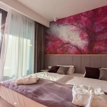 Crystal Hotel 4*