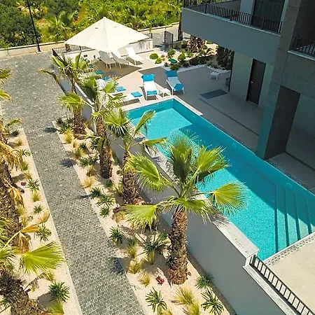 Crystal Hotel 4*
